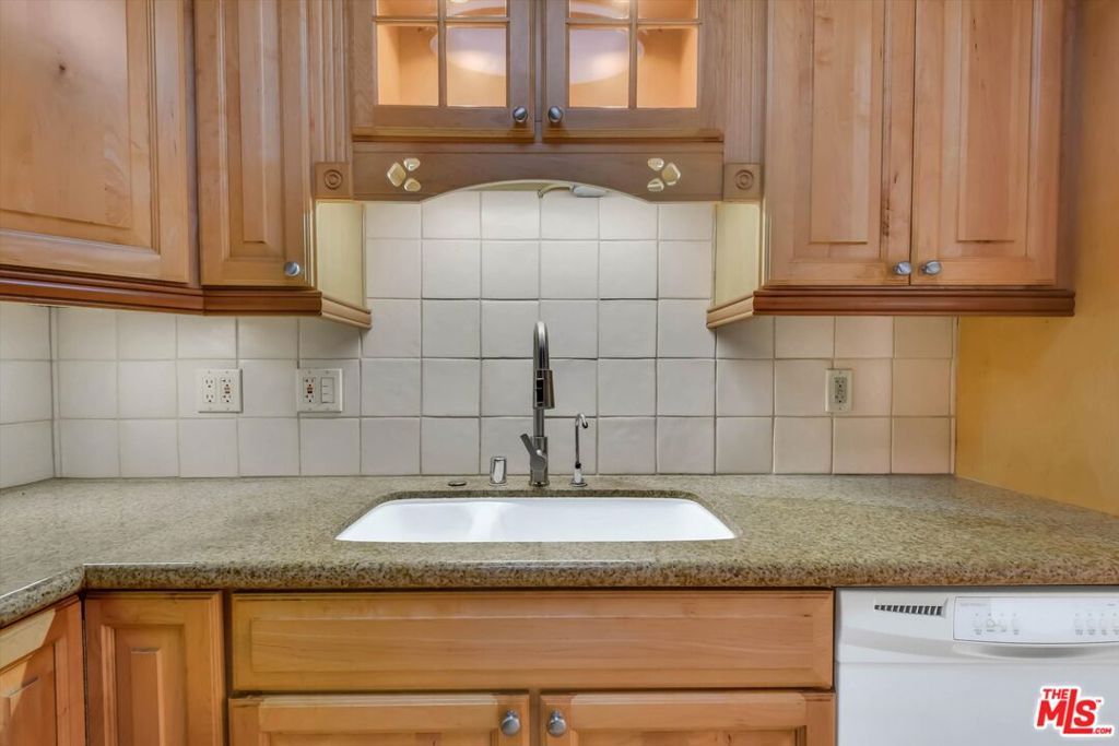 Image 8 of property listing at 41 Dearborn Place 67, Goleta, CA 93117