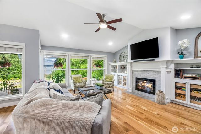 29955 Scenic Drive NE, Poulsbo, WA 98370
