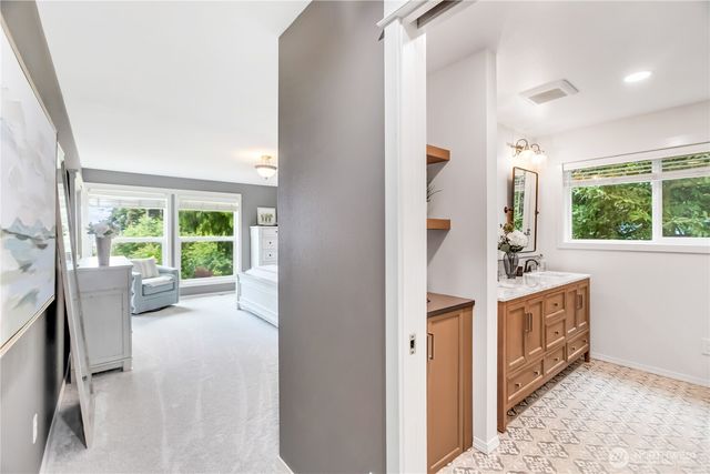 29955 Scenic Drive NE, Poulsbo, WA 98370
