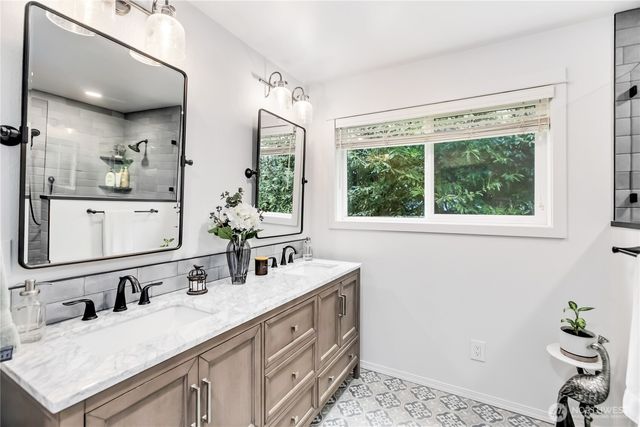 29955 Scenic Drive NE, Poulsbo, WA 98370