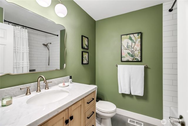 29955 Scenic Drive NE, Poulsbo, WA 98370