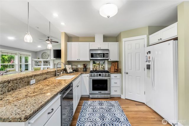 29955 Scenic Drive NE, Poulsbo, WA 98370