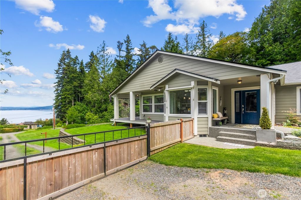 29955 Scenic Drive NE, Poulsbo, WA 98370