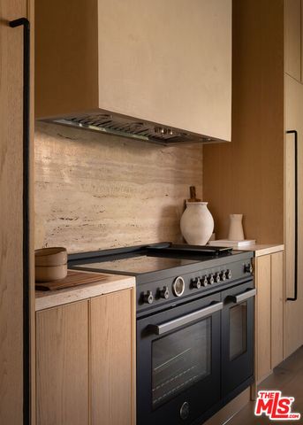 14813 Mccormick Street, Sherman Oaks, CA 91411