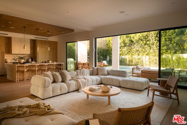 14813 Mccormick Street, Sherman Oaks, CA 91411