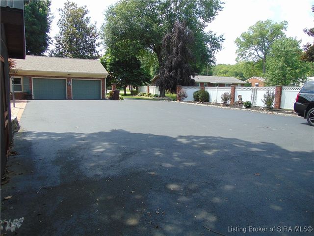 121 Presbyterian Avenue, Hanover, IN 47243