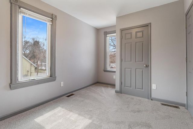 792 Duluth Street, Saint Paul, MN 55106