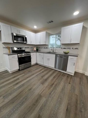 3601 Iowa Ave, Riverbank, CA 95367