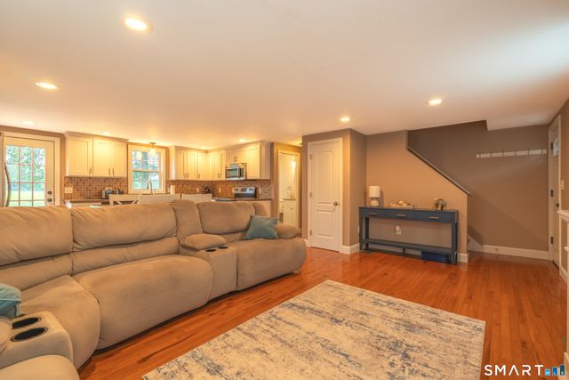 17 Edgewood Street, Cromwell, CT 06416