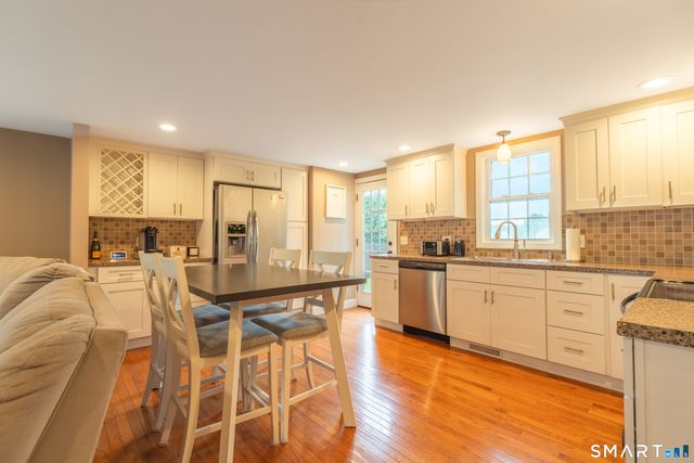 17 Edgewood Street, Cromwell, CT 06416