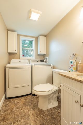 17 Edgewood Street, Cromwell, CT 06416