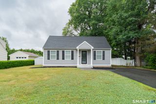 17 Edgewood Street, Cromwell, CT 06416