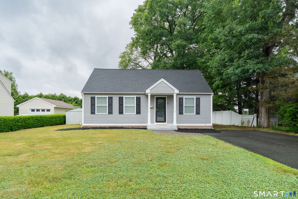 17 Edgewood Street, Cromwell, CT 06416