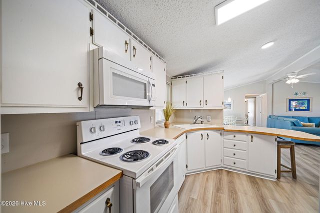 9105 W 9th Street, Holly Ridge, NC 28445