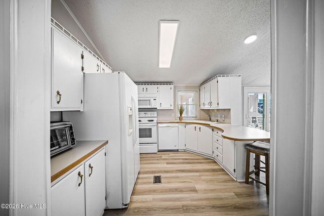 9105 W 9th Street, Holly Ridge, NC 28445