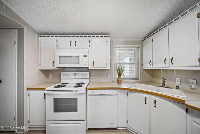 9105 W 9th Street, Holly Ridge, NC 28445