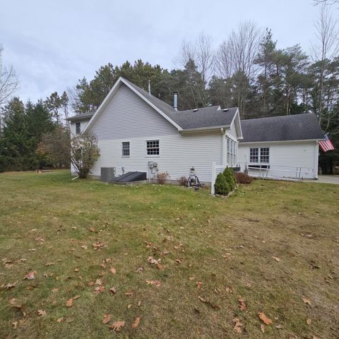 9138 White Pine Drive, Canadian Lakes, MI 49346