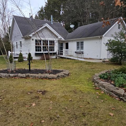 9138 White Pine Drive, Canadian Lakes, MI 49346