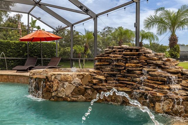 8016 CYPRESS CROSSING COURT, Tampa, FL 33647