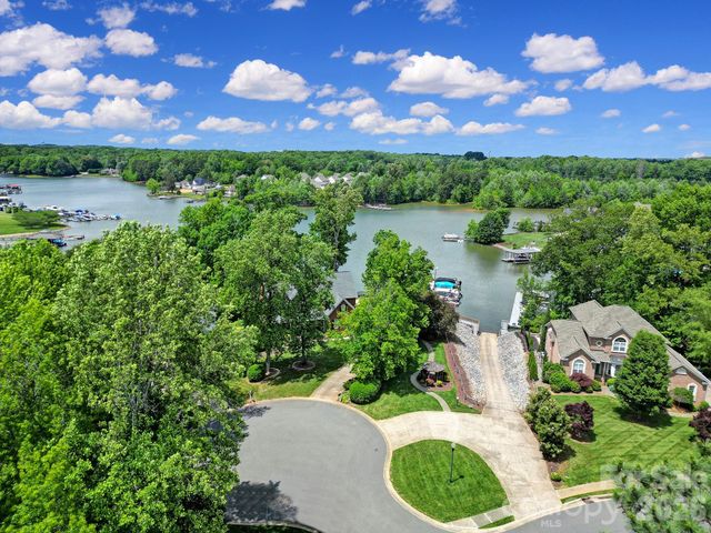 160 Fernbrook Drive, Mooresville, NC 28117