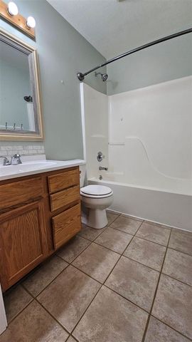 10513 Loughrea Lane, Cement City, MI 49233