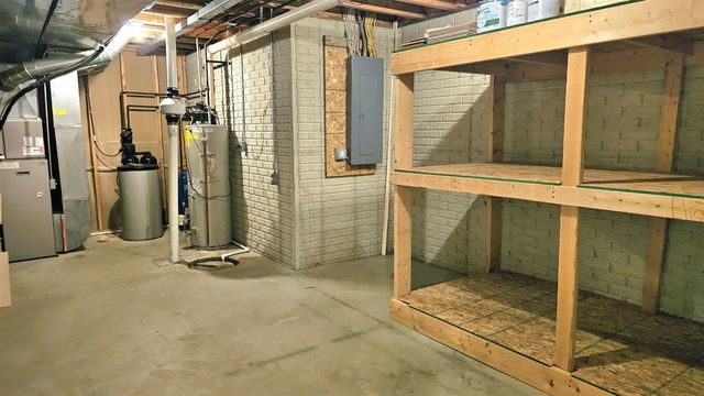 10513 Loughrea Lane, Cement City, MI 49233