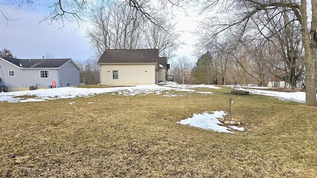 10513 Loughrea Lane, Cement City, MI 49233