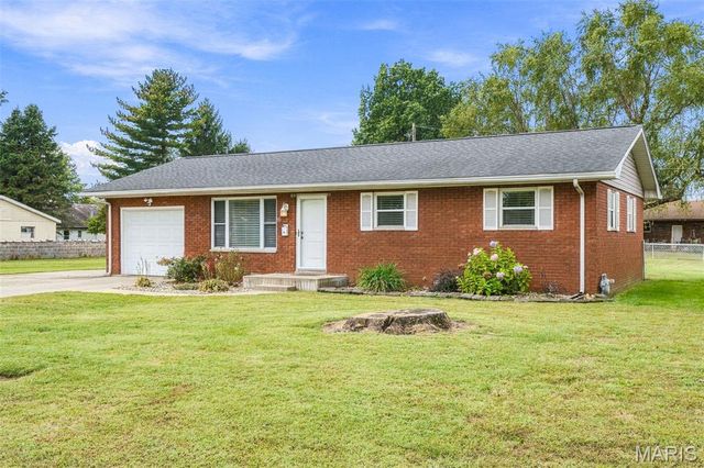 55 Country Place Lane, Granite City, IL 62040