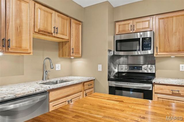 55 Country Place Lane, Granite City, IL 62040