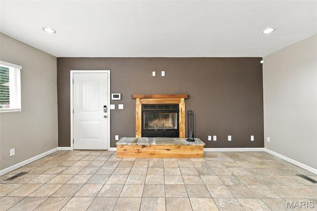 55 Country Place Lane, Granite City, IL 62040