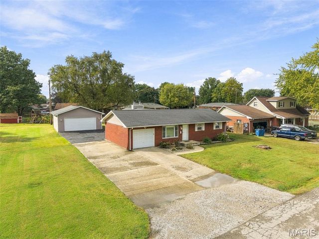 55 Country Place Lane, Granite City, IL 62040