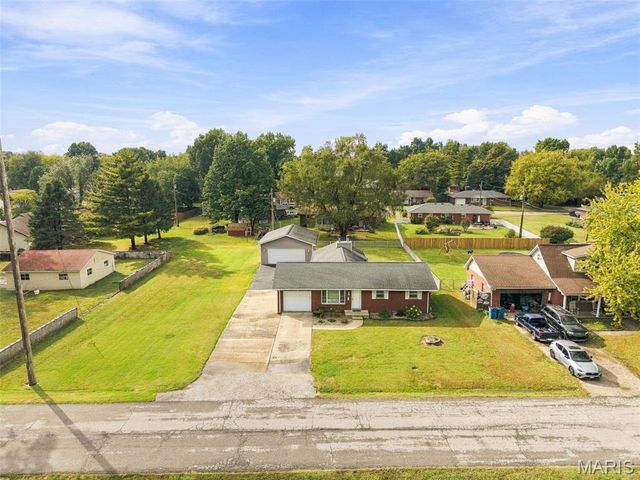 55 Country Place Lane, Granite City, IL 62040