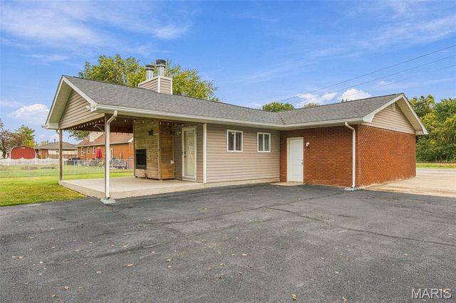 55 Country Place Lane, Granite City, IL 62040