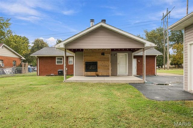 55 Country Place Lane, Granite City, IL 62040