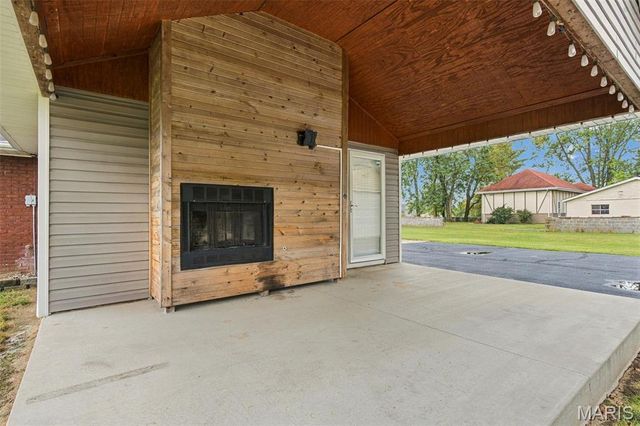55 Country Place Lane, Granite City, IL 62040