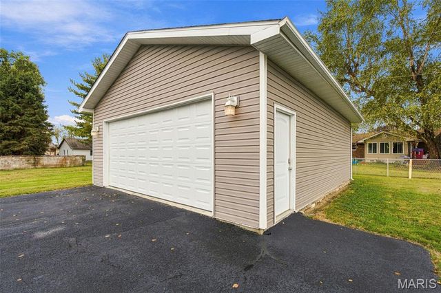 55 Country Place Lane, Granite City, IL 62040
