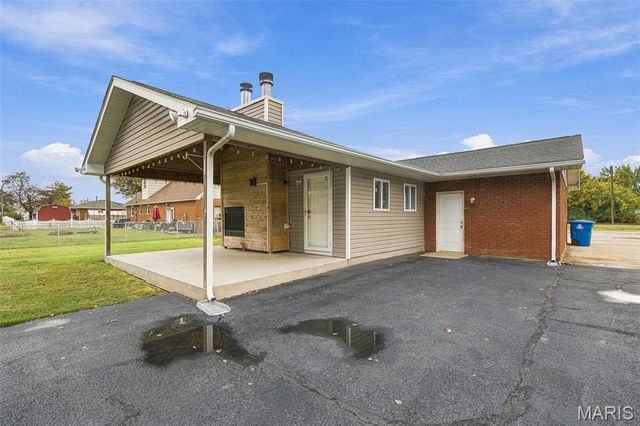 55 Country Place Lane, Granite City, IL 62040