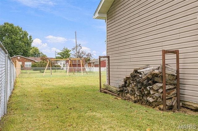 55 Country Place Lane, Granite City, IL 62040
