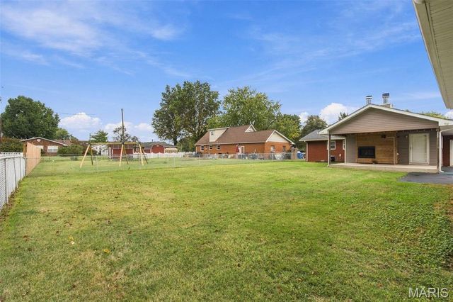 55 Country Place Lane, Granite City, IL 62040