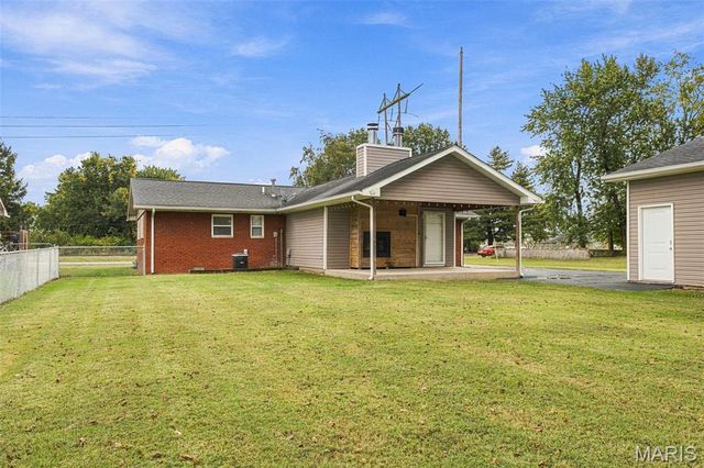 55 Country Place Lane, Granite City, IL 62040