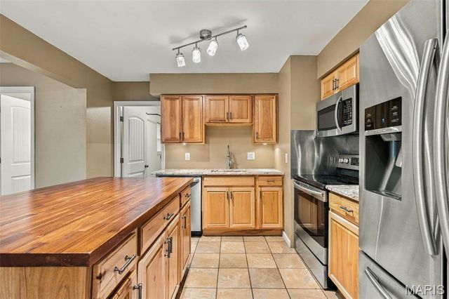 55 Country Place Lane, Granite City, IL 62040
