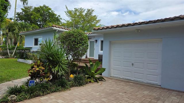 390 NE 127th St, North Miami, FL 33161