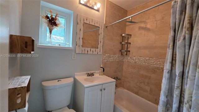 390 NE 127th St, North Miami, FL 33161