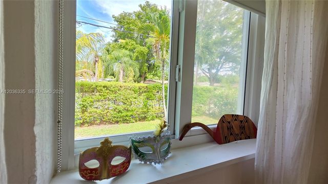 390 NE 127th St, North Miami, FL 33161