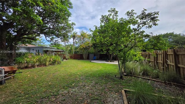 390 NE 127th St, North Miami, FL 33161