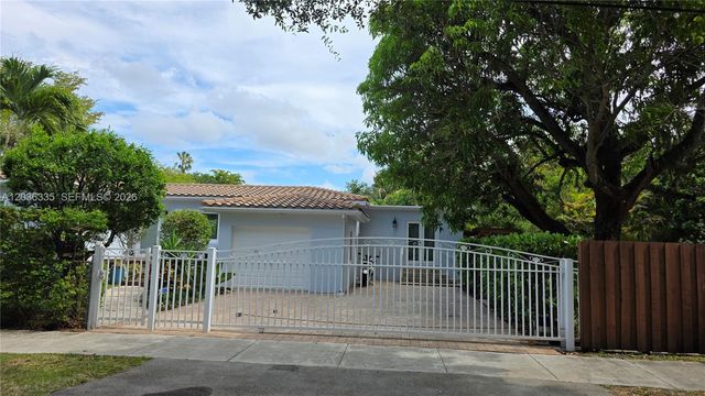 390 NE 127th St, North Miami, FL 33161