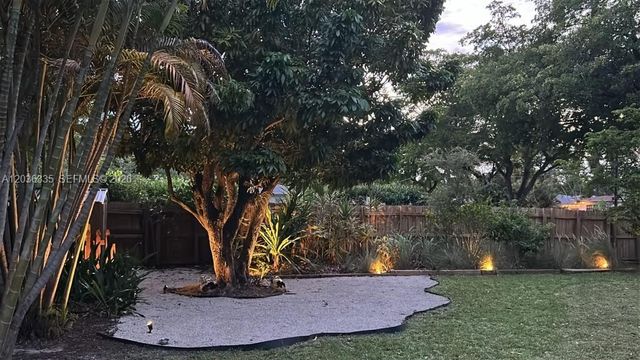 390 NE 127th St, North Miami, FL 33161