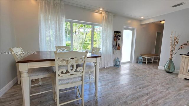 390 NE 127th St, North Miami, FL 33161