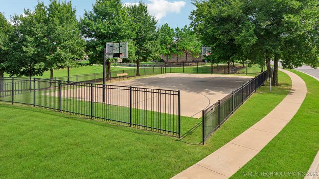 644 W 77th Place, Tulsa, OK 74132