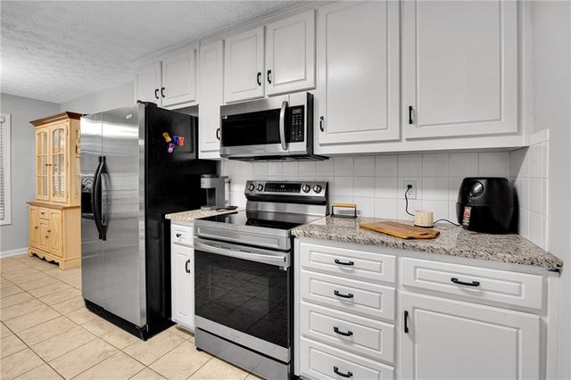 160 Laurel Lane, Social Circle, GA 30025